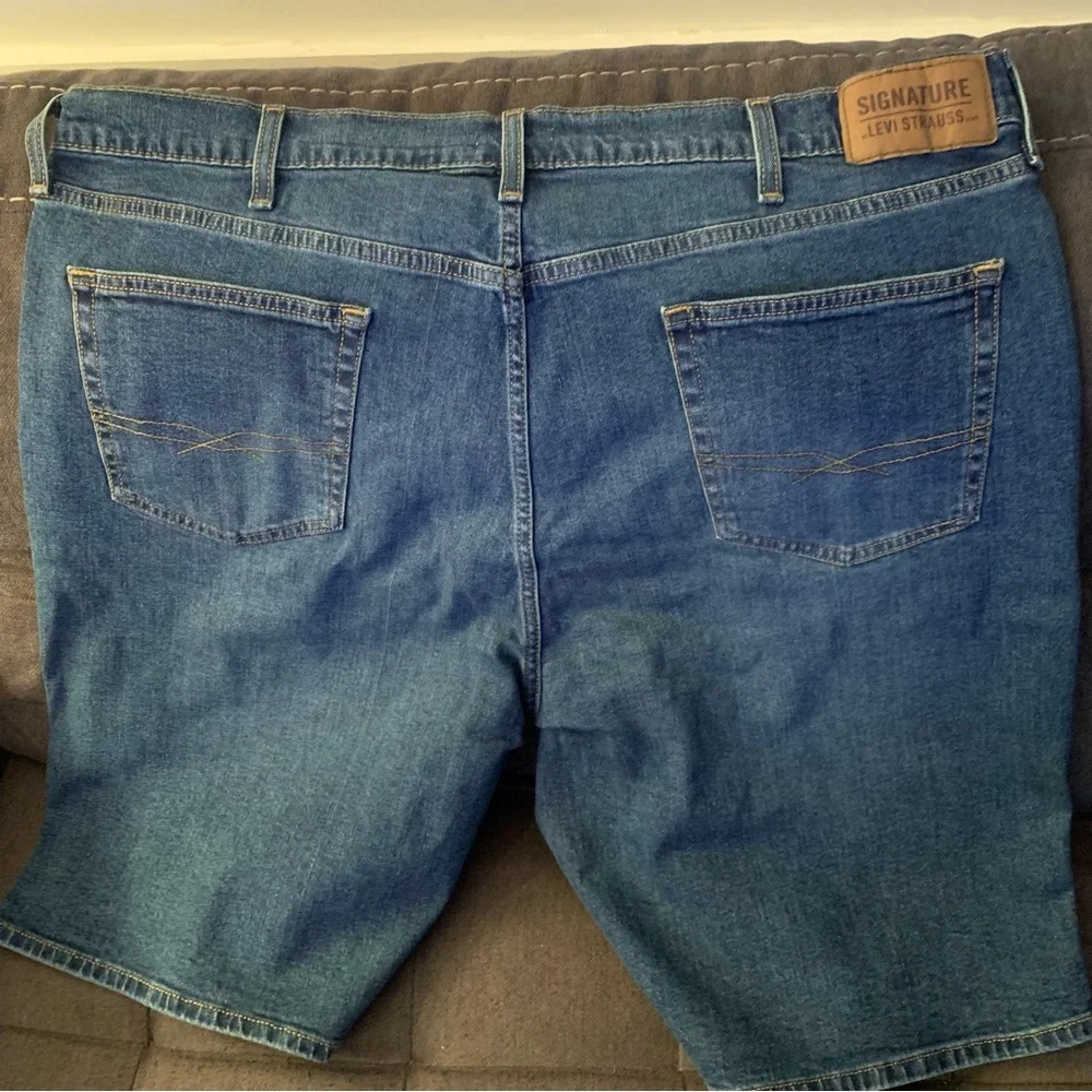 Men’s Signature Levi’s Athletic Denim Shorts Waist 42, inseam 11 inches NWT